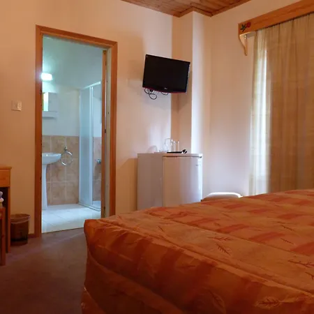 Mountain Rose Garden Pedhoulas