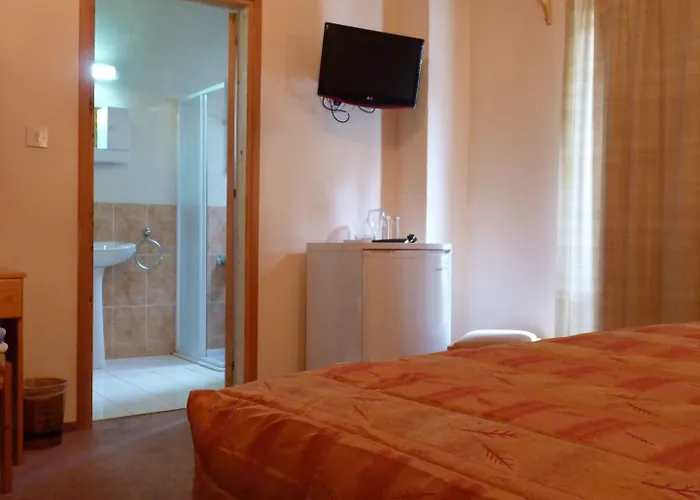 Mountain Rose Garden Pedhoulas